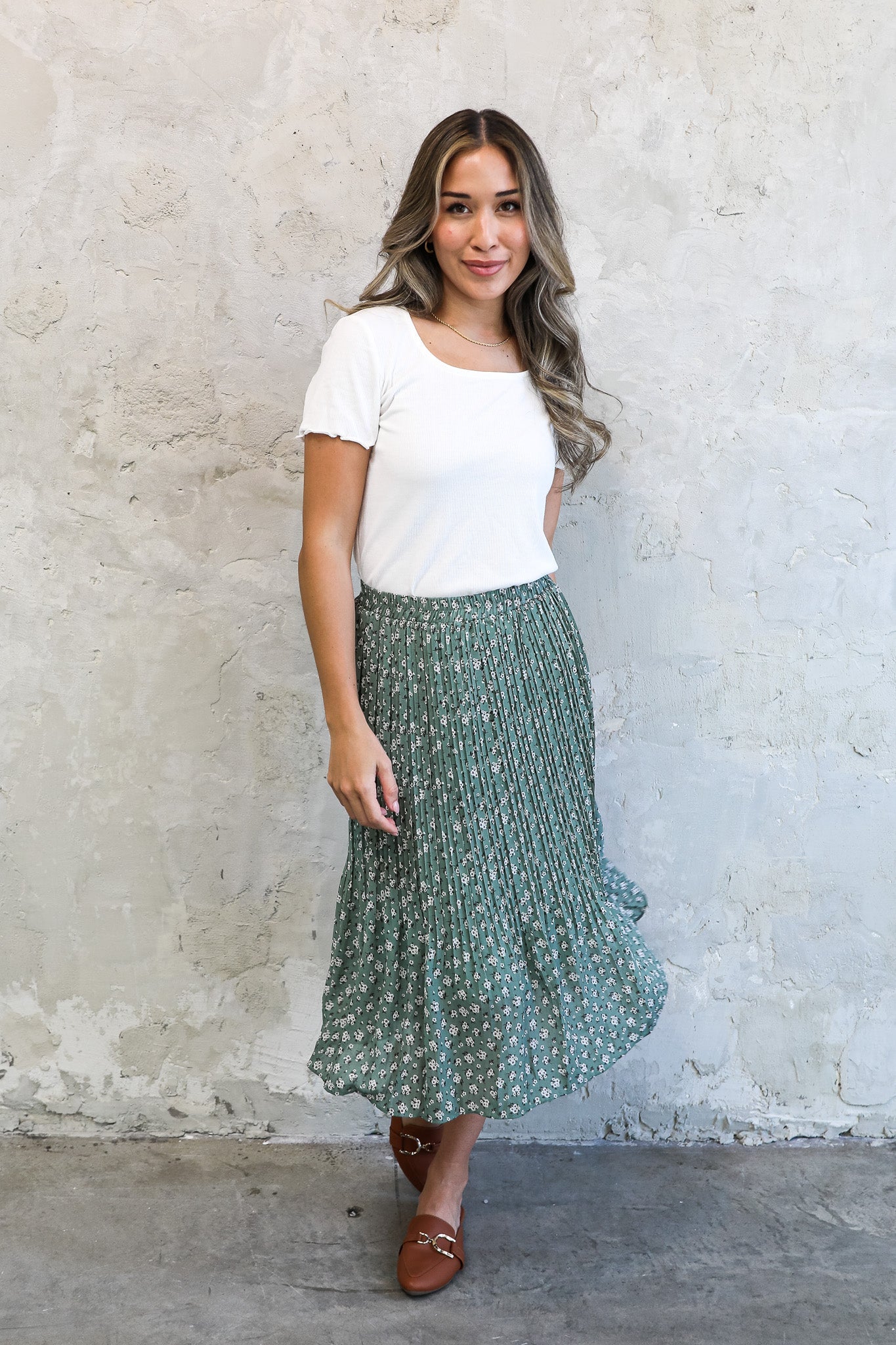 PLEATED MIDI SKIRT IN MOSS LILY