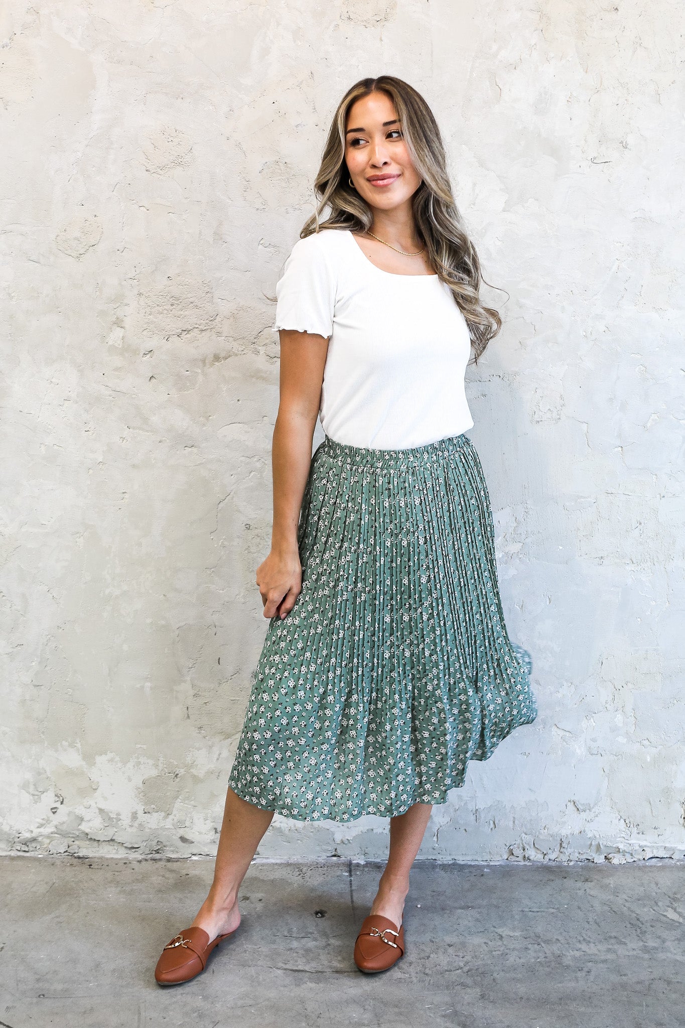 PLEATED MIDI SKIRT IN MOSS LILY